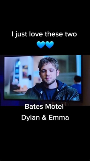 Binge-Watching Bates Motel | Dylan & Emma First Kiss Scene
