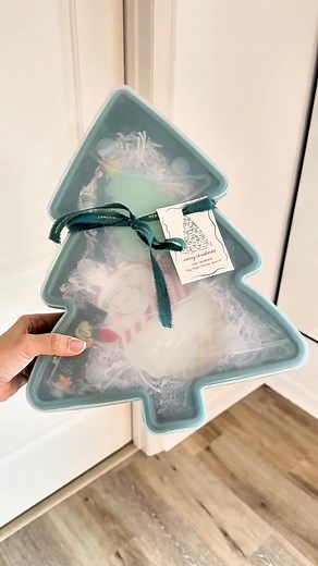 ✨Using these jumbo plastic Christmas bins for DIY gifts all season long  perfect for snack containers, movie night boxes, decor etc.#christmasdecor #diychristmas #christmaslantern | Patriotbrial-TA | Facebook