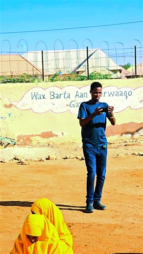 ustad Farhan Abdi Karshe iyo ardaydii dugsiga oo leh mahadsanid macalimuu @PUNTLAND SCHOOL GLK @Karshe @Aarka cawdaaq #somalitiktokers🇸🇴 #mudug #puntland #viral #