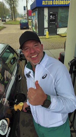 Iedereen moet tanken. Maar niet iedereen pakt de Andy-Prijzen mee. Van 9 t/m 15 februari: Diesel: €1,697 Euro 95: €1,947 Superplus: €2,147 Nog geen Andy Card? Zonde, want dan betaal je gewoon te veel. Vraag ’m aan via #linkinbio en scoor voortaan wél mee. #fyp #fy #andyvandermeijde #tanken #actie