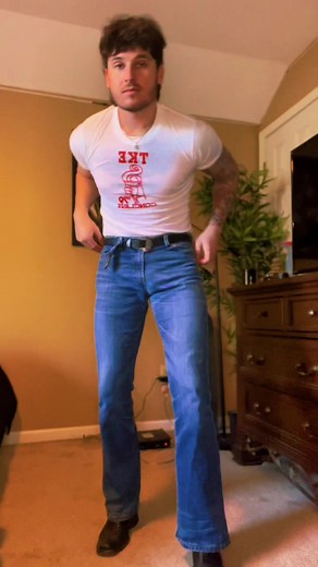 Exploring 70s Fashion: Tiny Shirts & Bell Bottoms