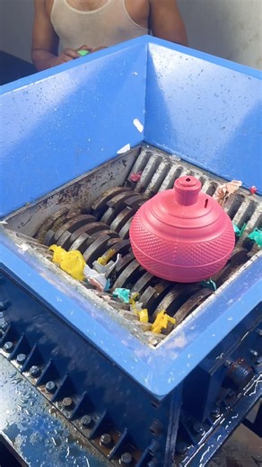 💸 Giant Money Saver Pot Gets Shredded! 😳 #MoneySaverPot #PiggyBank #Shredder