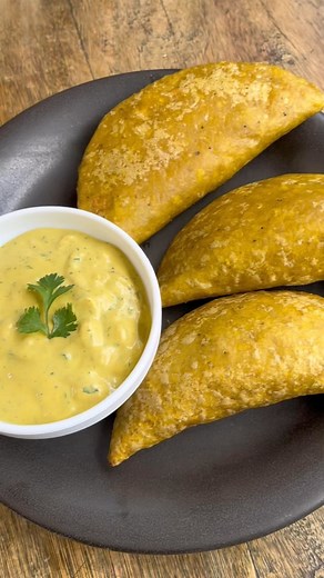 Empanadas de verde 🇪🇨 Importante usar verde Dominico y no dejar grumos en la masa para que no se rompan. #empanadas #empanadasdeverde #queso #cheese #recetasfaciles #ecuador | Axl Ochoa