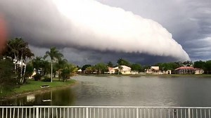 See a beautiful roll cloud glide across the sky in Florida. | Global News