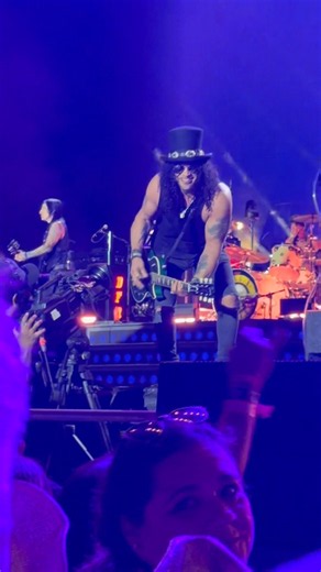Guns N Roses live at the Rose Bowl 2026 - “Nightrain” #gunsnroses