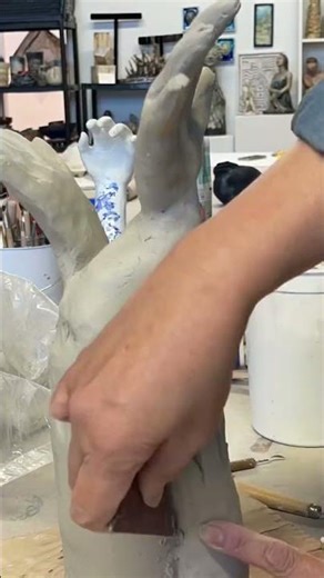 Clay Hand sculpting using a cylinder shape to elevate design. #clayart #handsculpted #clayartist