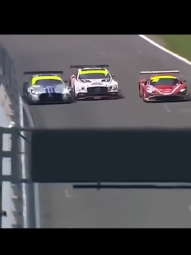 なぜすべてのレーシングカーが4WDじゃないのか