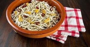 ¿Las últimas Navidades con angulas? Más de 300 científicos piden prohibir su captura y la alta cocina se enfrenta a un dilema