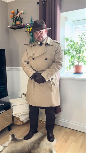 How To Dress Like A 1920’s Spy