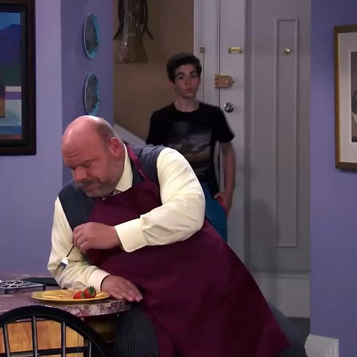 Watch this episode of Jessie when Jessie tried to help Luke overcome his habit and Stuart unending obsession with Zuri 😂❤️ . . TV show: Jessie . . . . . #jessie #descendants #disney #cameronboyce #toystory #disneychannel #peytonlist #thecameronboycefoundation #ripcameronboyce #lukeross #carlosdevil #thecameronboyce #debbyryan #woody #skaijackson #karanbrar #emmaross #dovecameron #grownups #cameron #bunkd #cute #cameronboycefans #wieldingpeace #sofiacarson #thethinning #cameronboycerip #runt #ca