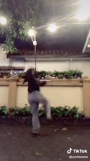 Tutorial Moshing Cewe: OOTD HC Cewek Hijab & Rap Jogja Hip Hop