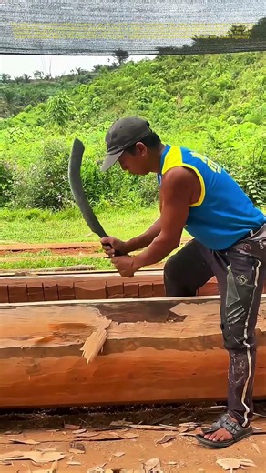 Shaping a Canoe: How Traditional Craft Meets Modern Skill