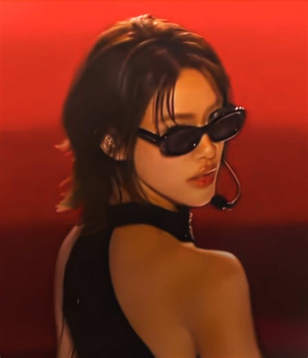 Emi Thasorn: Channeling Jennie's Dance Moves