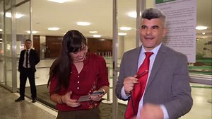 88K views · 2.3K reactions | Mesmo com microfone quebrado pelo deputado André Fernandes, vulgo Raspa Caneco, a extrema-direita não consegue me calar. Recebi o apoio da deputada Natália Benevides (PT-RN) logo após o furto do deputado Bozoloide. Ela vai acionar a Câmara. | Guga Noblat | Facebook