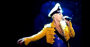 Pink Wows Audience By Singing Freddie Mercury's "Bohemian Rhapsody"