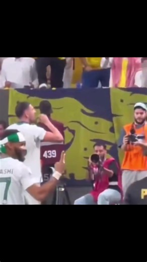 احتفال الأخدود بالذهب أمام الجمهور