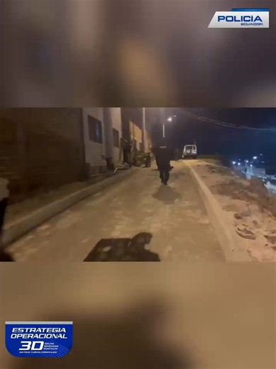 DESARTICULAMOS UNA PRESUNTA RED DEDICADA AL TRÁFICO ILÍCITO DE MIGRANTESLa #PolicíaEcuador, en el marco de la #EstrategiaOperacional3D, a través de la Unidad Contra la Trata de Personas y Tráfico Ilícito de Migrantes (UNAT), en coordinación con @FiscaliaEcuador, el Servicio de Seguridad Diplomática (DSS) de los Estados Unidos, @USembassyEC, ejecutó operativos simultáneos en #Pichincha, #Tungurahua, #Carchi y #SantaElena, que permitieron la detención de cuatro personas, presuntamente vinculados a