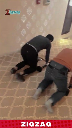 Fast Carpet Installation Technique Using Rolling Tools for Smooth and Efficient Flooring Work