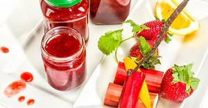 Confiture fraises-rhubarbe à la vanille