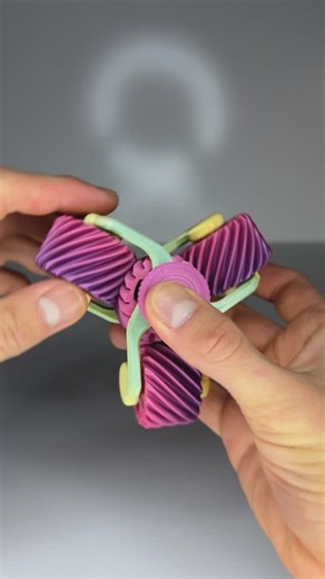 MIND 2 MAKE | 3D Printed Triple Helix Gear Spinner | Instagram
