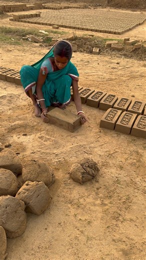 घर के लिए मिट्टी की ईंट बनाने का आसान तरीका | Traditional Brick Making #brickmaking