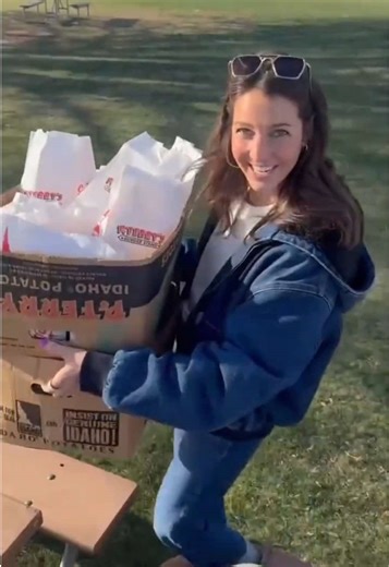 If you’re feeding a crowd, you’re doing it right. 🙂‍↕️ Head to our Large Group Orders page to schedule yours. 📸: Kaitlin Wheeler