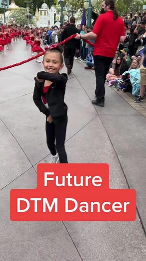 Future Dance the Magic Dancer 😍 #dancethemagic #disney #disneyparade #disneytok #disneyimaginationcampus #zerotohero #dancer #danceteam