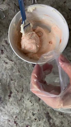 Wilton 81 Piping Tip Tutorial for Buttercream Flower Decorations