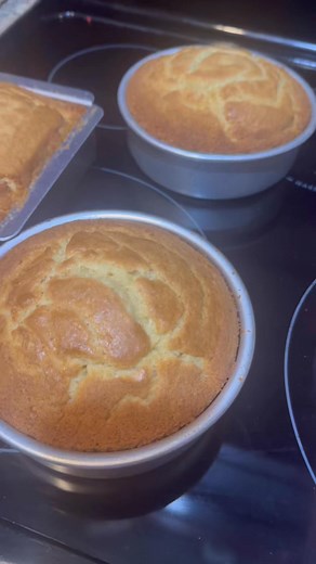 My French Vanilla Cake… I’ve been busy baking and making bows…. #cakedecorating #holidayseason #Holidays | Your Sweet Connection