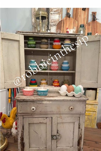 Discover Vintage Pyrex Collectibles