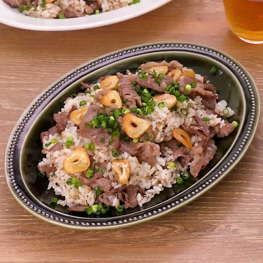 旨みたっぷりでスタミナ満点！ガーリックライスの絶品レシピ | デリッシュキッチン