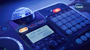 🎧 Équipé de la platine Kidi DJ Mix, votre enfant s'amuse à composer ses propres sons et à remixer ses chansons préférées et les morceaux déjà intégrés ! Toutes les combinaisons possibles permettent à votre enfant de développer son oreille musicale et d'exprimer pleinement sa créativité ! 🎼 🧒 Âge conseillé : dès 6 ans 💡 Ce jouet musical propose également un jeu de mémorisation avec le pad lumineux pour apprendre à tester son rythme et sa mémoire ! Préparez-vous pour la fête ! 👉 https://bit.l