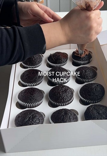 Industry secret for moist cupcakes that no one wants you to know ;) you’re welcome #caketok #bakingtiktok #cakevideos #bakinghacks #baketok