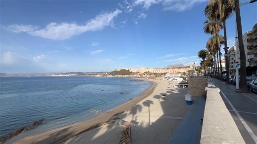 🏖️✨ Ceuta abre este jueves desde la playa de La Ribera ✨🌊 Las aguas cristalinas 🌊 del 24 de julio hacen de la playa de La Ribera un auténtico paraíso urbano 🌊 Ideal para desconectar, nadar o simplemente disfrutar del Mediterráneo en todo su esplendor 💙🐚 📍 Ceuta, donde el verano se vive diferente | El Pueblo de Ceuta