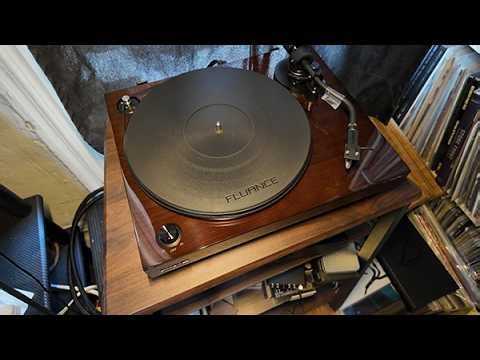 Fluance RT82 Turntable Unboxing Video