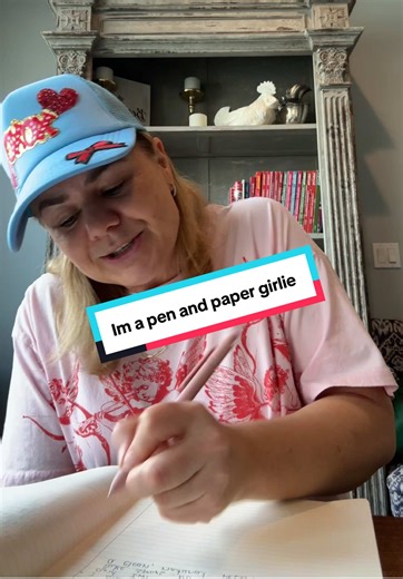 Are you a pen and paper or electronic note taker? 🖊️ I love a good Excel spreadsheet, but there’s just something about a list in a notebook…..right? #over40mom #penandpaper #xennial