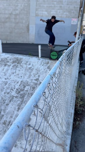 Back to Back ⚰️ grinds @chriscolbourn 🔥 & @sneedspeed_ 🔥 #RideTheBest 📲 @rhino | Independent Trucks