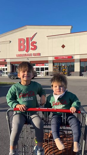 Get holiday ready with us 🎄as we partner with @bjswholesale. All the trees, trimmings, and decor you need all in a one-stop shop at an unbeatable value! Cheers to another holiday season! 🎁 #BJsWholesaleClub #BJsSmartSaver #BJsWholesalePartner #ad | A Southern Drawl