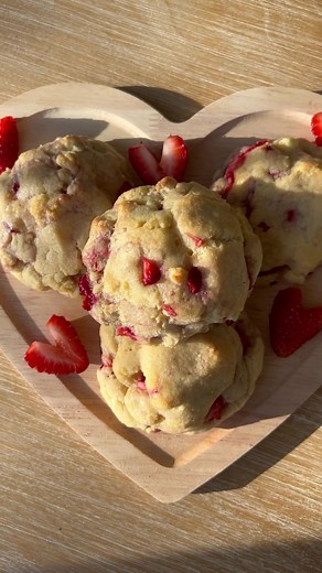 Delicious Strawberry Cheesecake Cookies Recipe