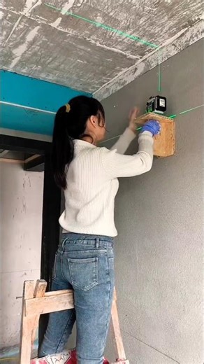 🔥 Tiler’s Secret Level Bracket Trick for Perfect Tile Laying! #Shorts