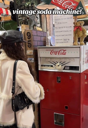 there was a working Coke machine from the 60s at one of my antique mall! #vintage #sodashop #coke