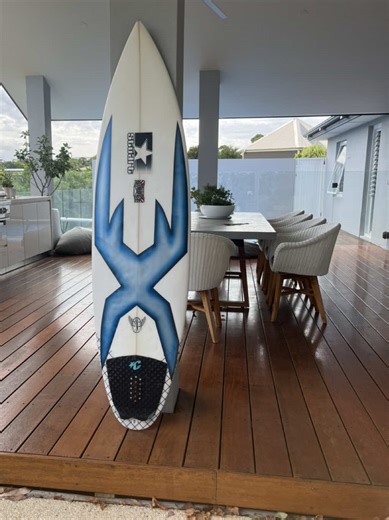 Custom Airbrush Designs for Surfing Enthusiasts