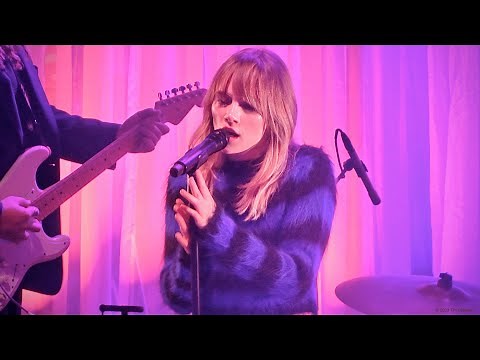 Suki Waterhouse, Good Looking (live), San Francisco, January 11, 2023 (4K)