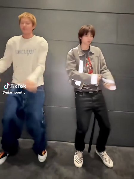 Mời cả nhà xem tiết mục văn nghệ của cháu Minh Tiến và Trung Huấn lớp 12C😍🌊🌸🌹💐🌼🌺 #martin #juhoon #marhoon #cortis #viral