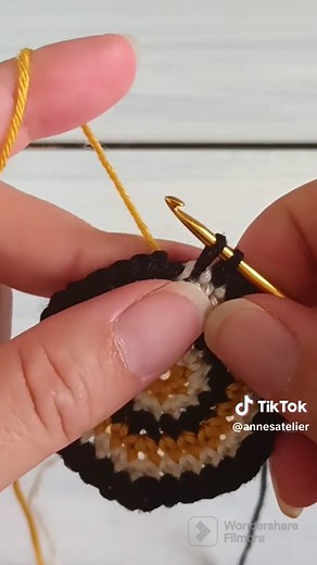 かぎ針編みの裏技：毛糸色を変える方法 | 編み方動画