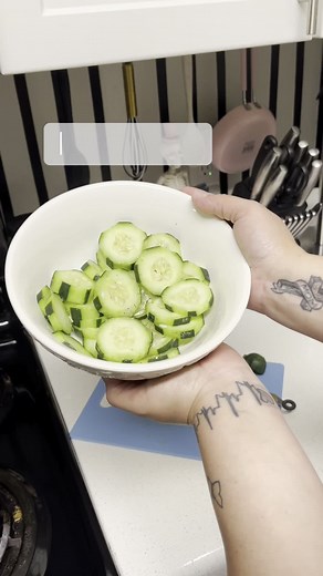 So refreshing. #fyp #snackideas #easymealswithvee💋 #cucumbersandranch Love