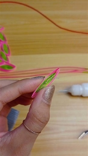 Quilling Art by Glaiza on Instagram: "Master the art of paper quilling with the comb technique! ✨ Create intricate loops and stunning patterns with this easy step-by-step tutorial. #DIYPaperFlowers #HandmadeArt #QuillingArt #CreativeCrafts #papercraft #quillingflowers"