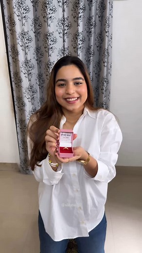 Vrushali Jawale on Instagram: "🫢🫢🫢 . . #funnyreels #comedyreels #vinewali . [Comedy reels, Funny videos, funny reels, relatable, vines]"