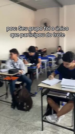 mano a gnt entrando na sala foi tao triste 😭 #nono #fyp #amizade #escola #trote #formatura