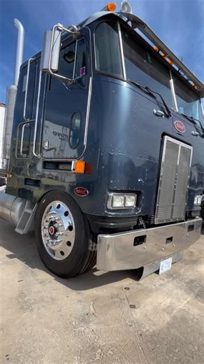 #Peterbilt379 #Peterbilt362 #TheArroyofrontlowlowsprings #trucklifestyle #arroyocustomrigs | David H. Arroyo Marcial